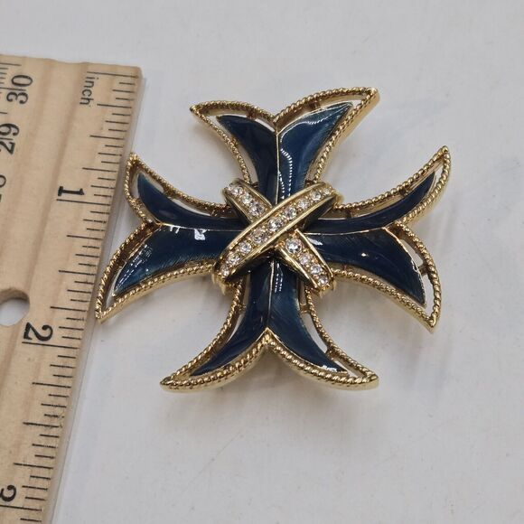 Vintage Monet Regal Gold Tone Teal Blue Enamel Maltese Cross Brooch Signed - Picture 5 of 5